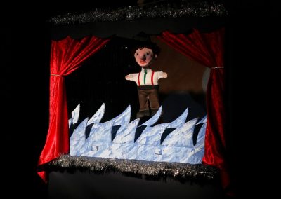 Puppet show Thomas